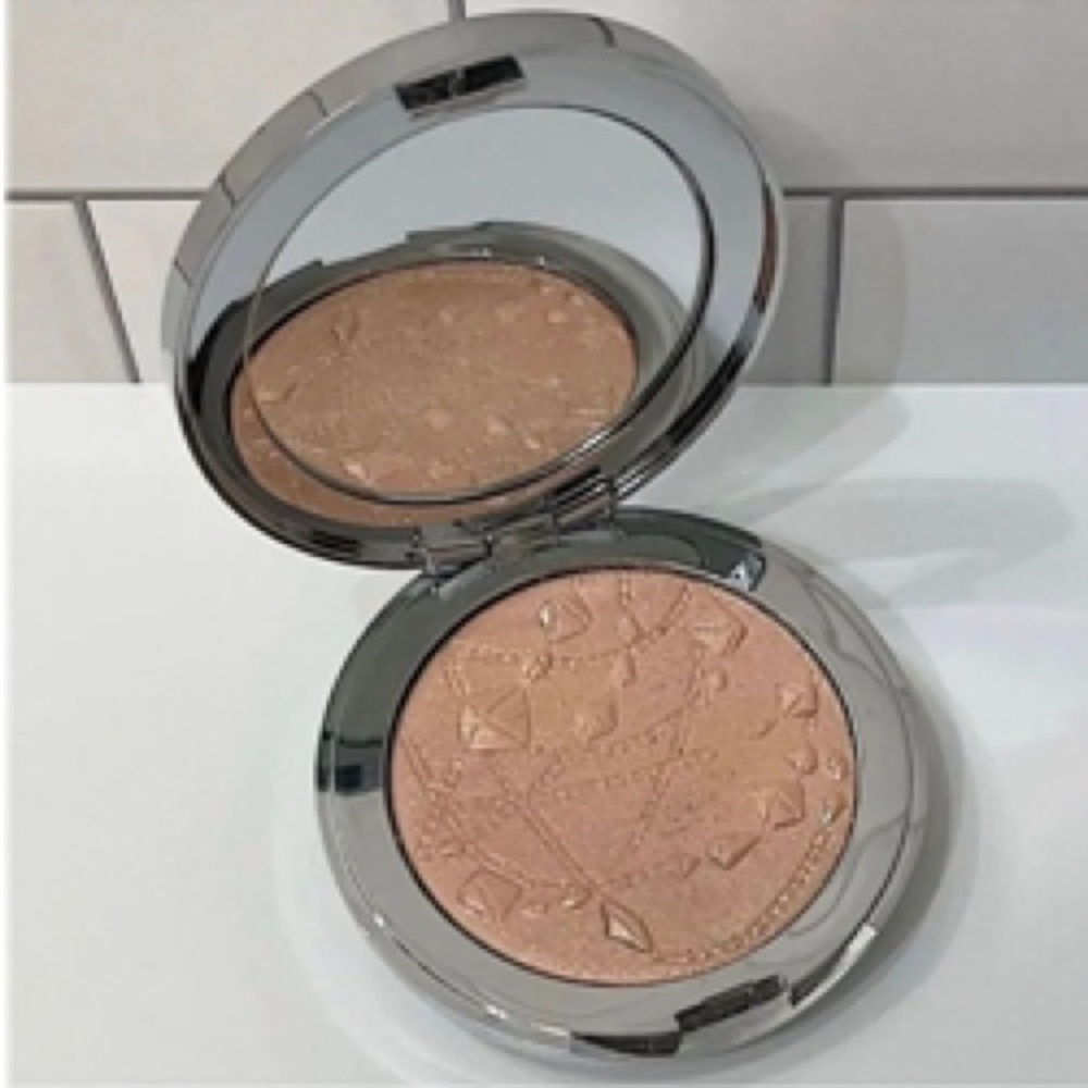 Luxury Gold Compact Highlighter
